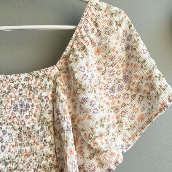 Dainty Floral Cropped Blouse Top - Picture 6 of 6